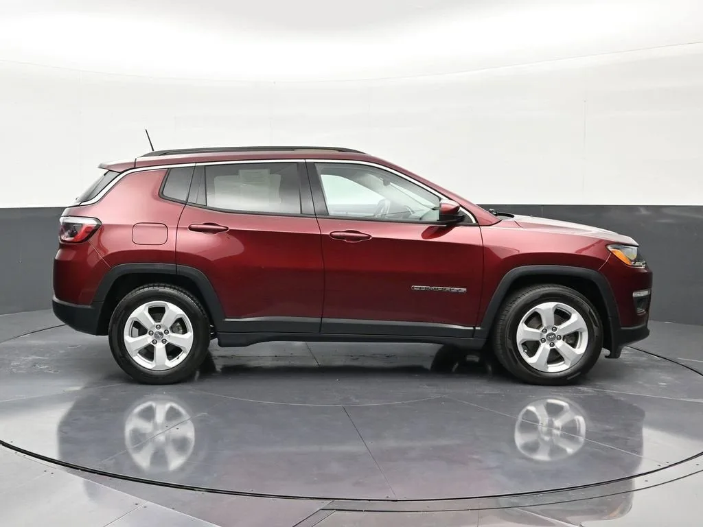2021 Jeep Compass Latitude FWD photo 6