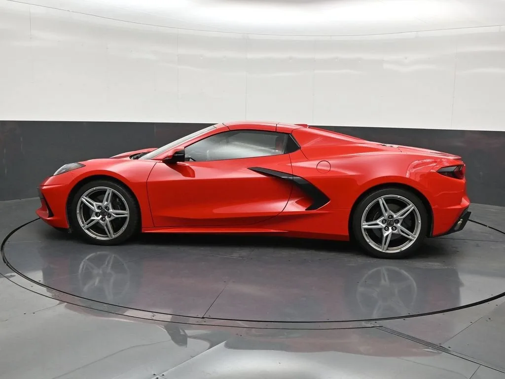 2024 Chevrolet Corvette Stingray 1LT photo 2