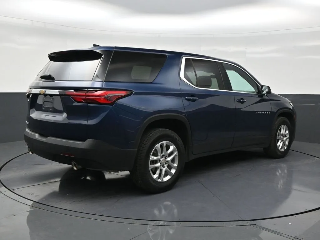 2023 Chevrolet Traverse LS photo 5