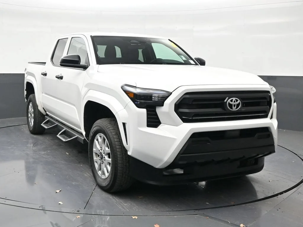 2024 Toyota Tacoma SR photo 7