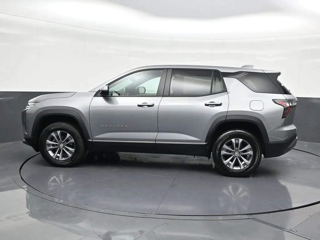 2025 Chevrolet Equinox LT photo 2