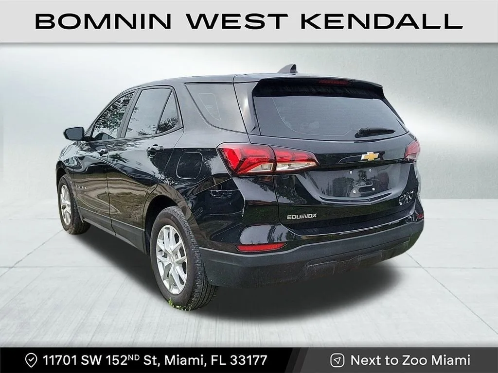 2023 Chevrolet Equinox LS photo 3