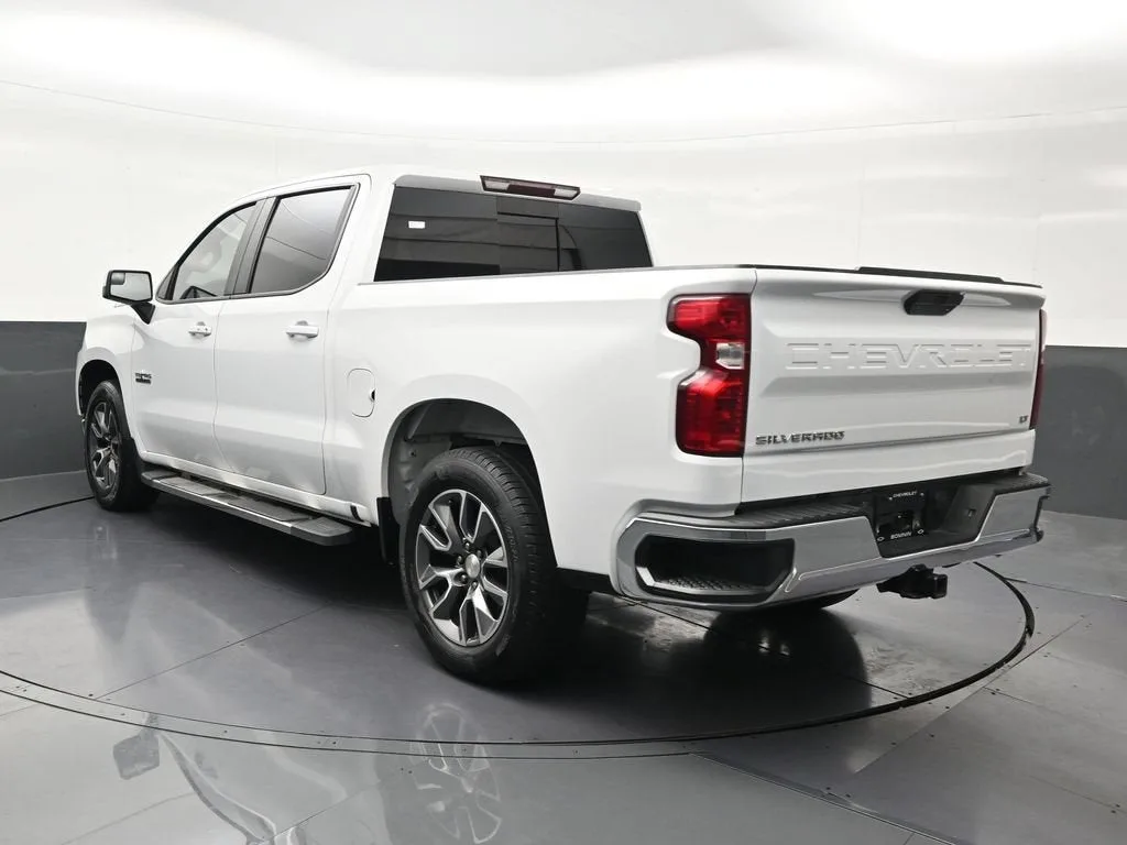 2021 Chevrolet Silverado 1500 LT photo 3