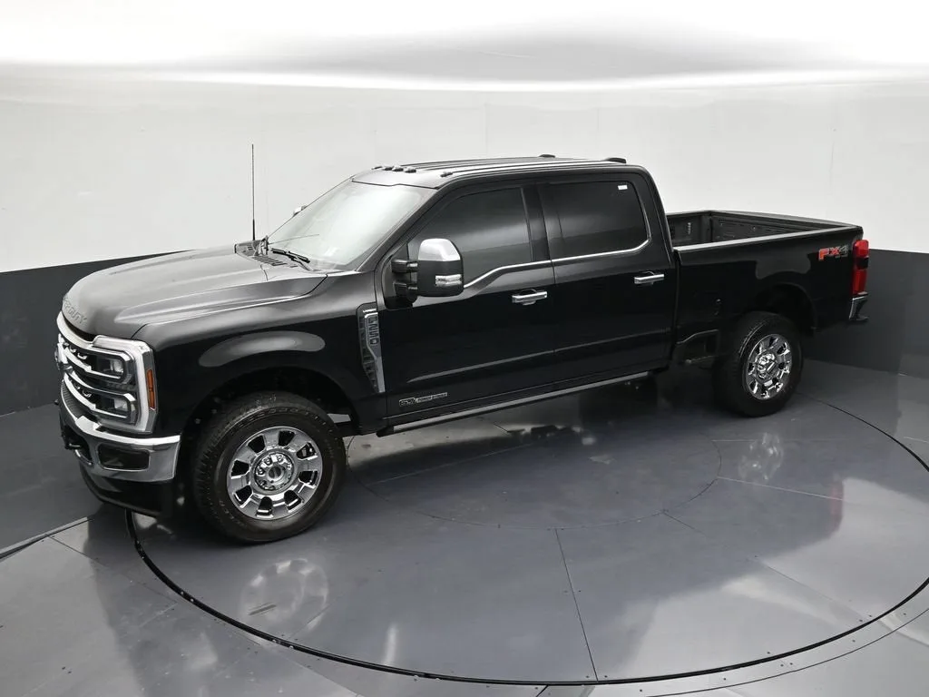 2025 Ford F-250 LARIAT photo 12
