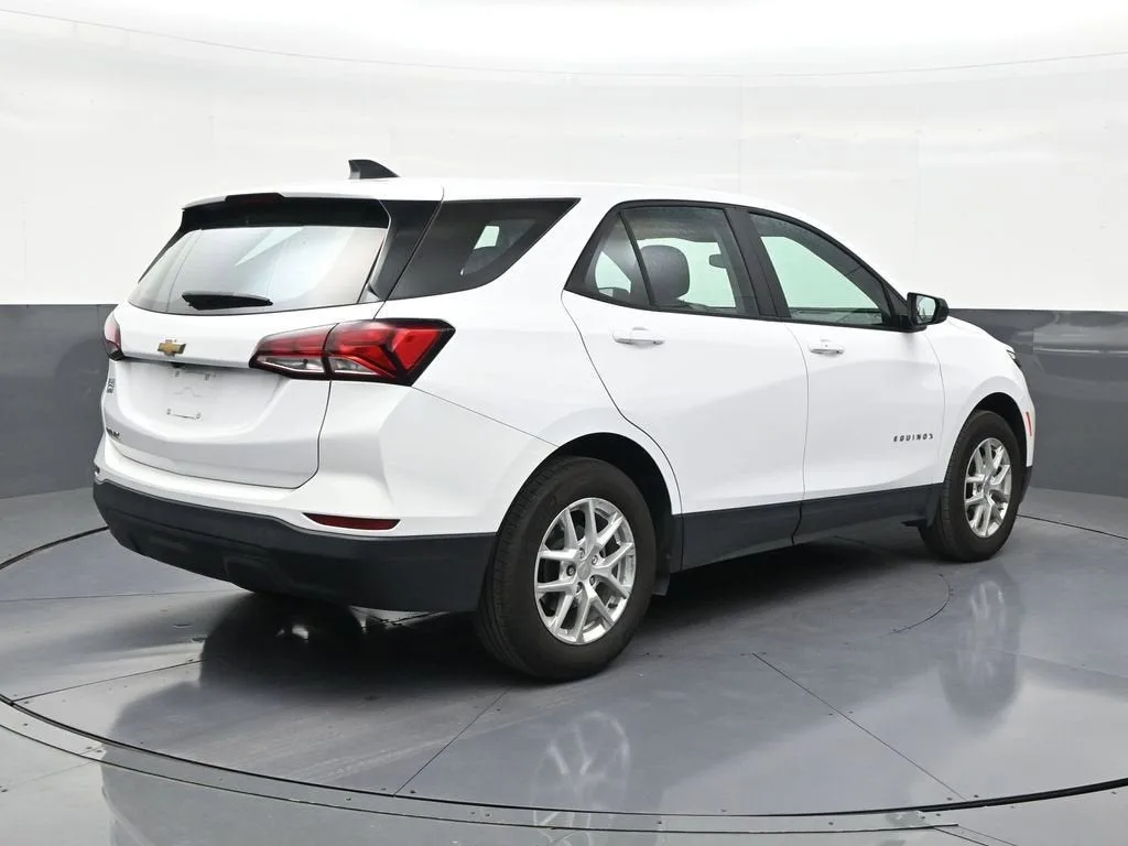 2024 Chevrolet Equinox LS photo 5