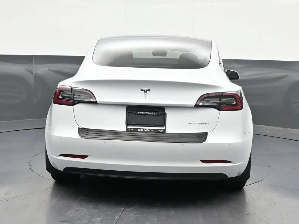2021 Tesla Model 3 Long Range photo 4