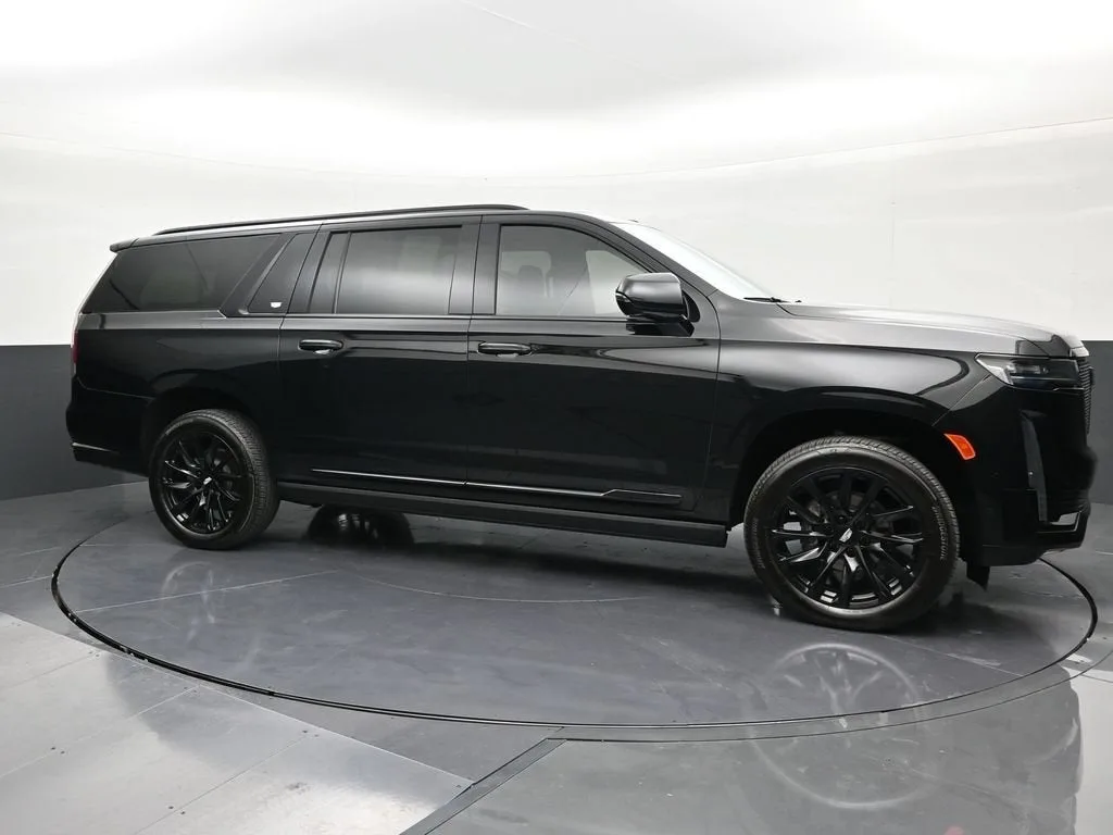 2024 Cadillac Escalade ESV Sport Platinum photo 2