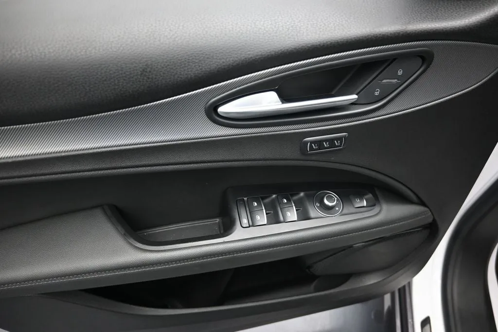2024 Alfa Romeo Stelvio Ti photo 10