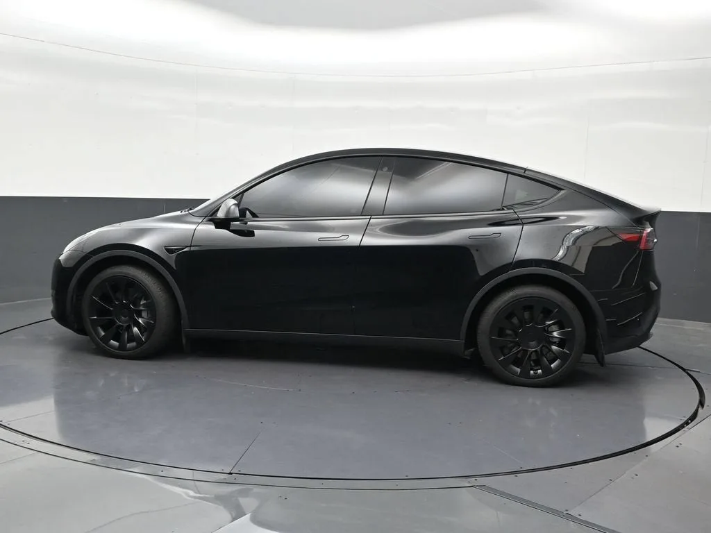 2023 Tesla Model Y Long Range photo 2