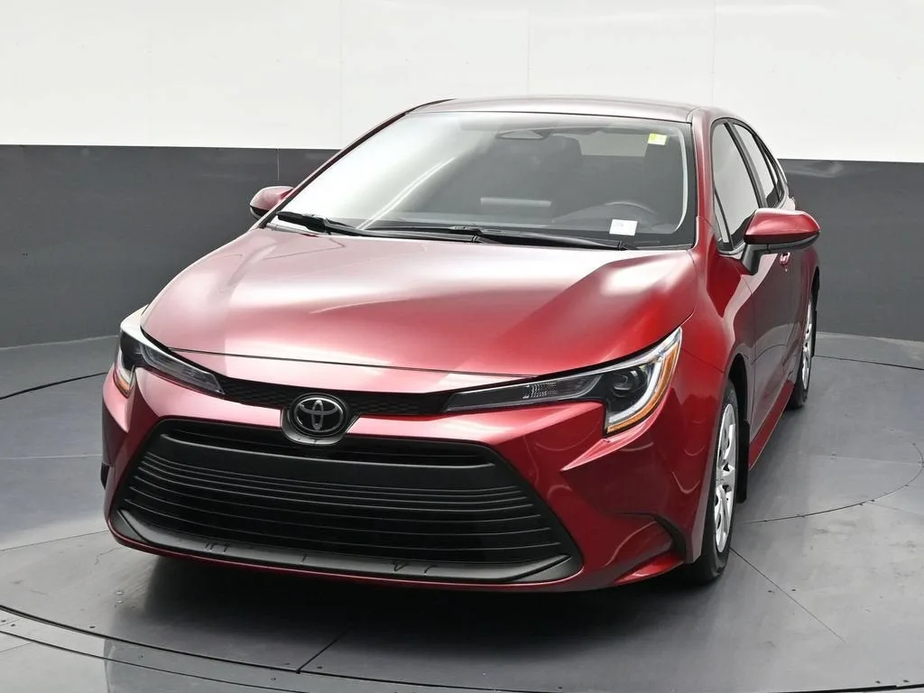 2025 Toyota Corolla LE photo 9