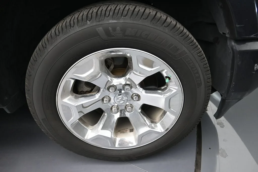 2021 RAM 1500 Laramie photo 9