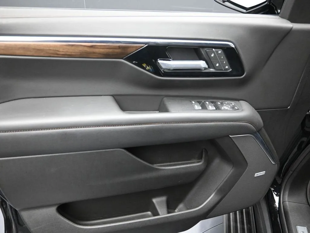 2025 Chevrolet Tahoe High Country photo 10
