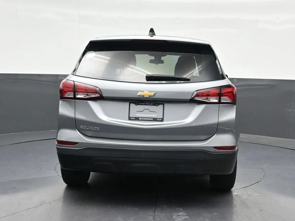 2024 Chevrolet Equinox LS photo 4