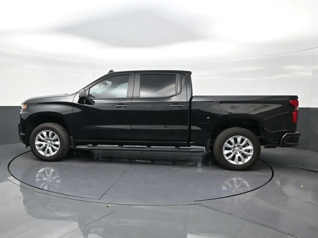 2021 Chevrolet Silverado 1500 Custom photo 2