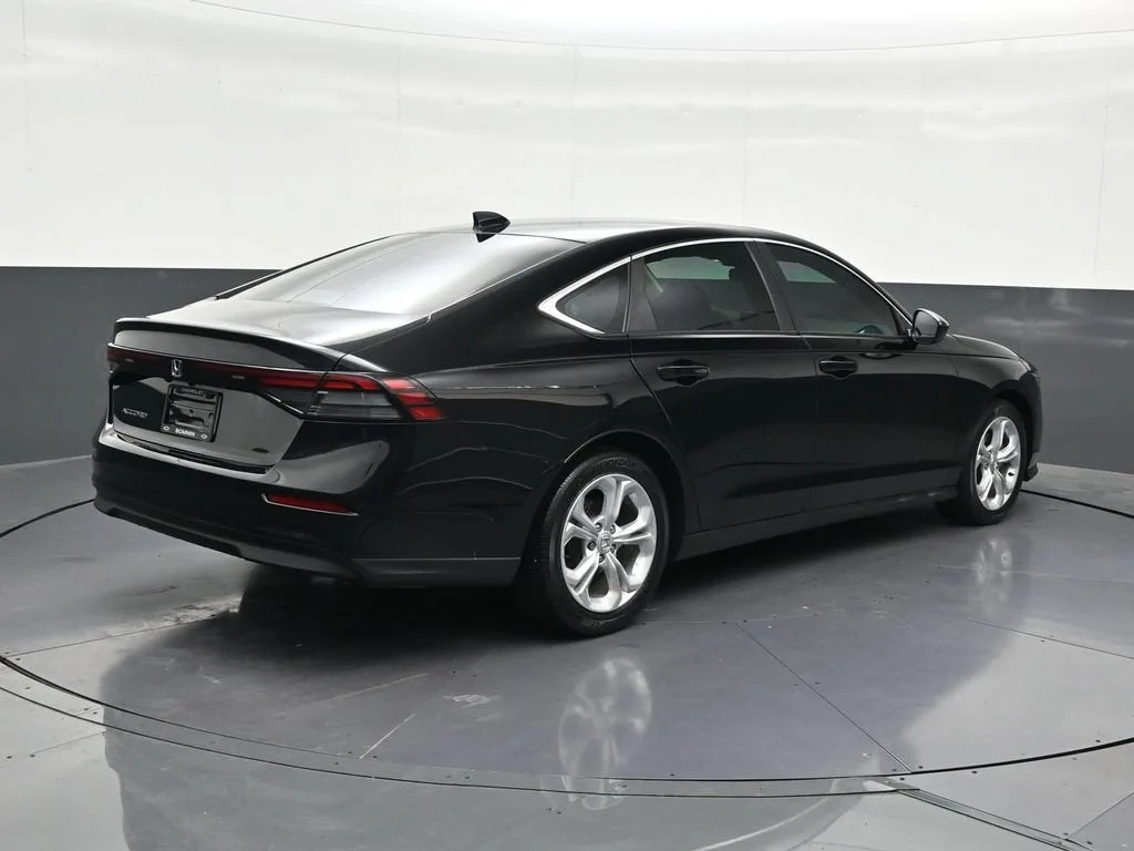 2023 Honda Accord LX photo 5