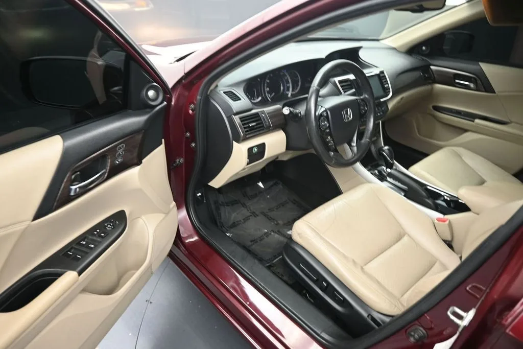 2017 Honda Accord EX-L photo 10