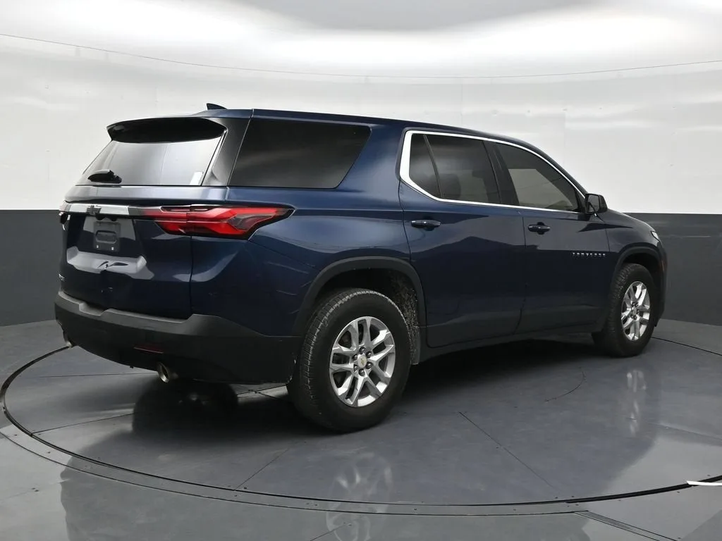 2022 Chevrolet Traverse LS photo 5