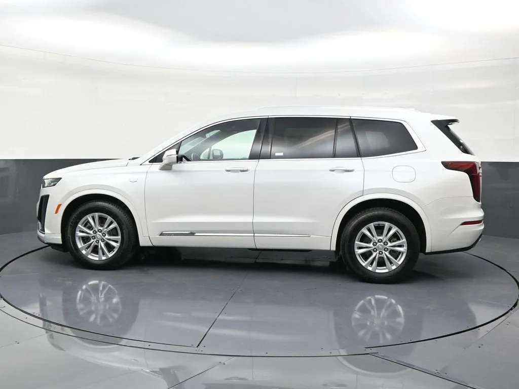2021 Cadillac XT6 Luxury photo 2