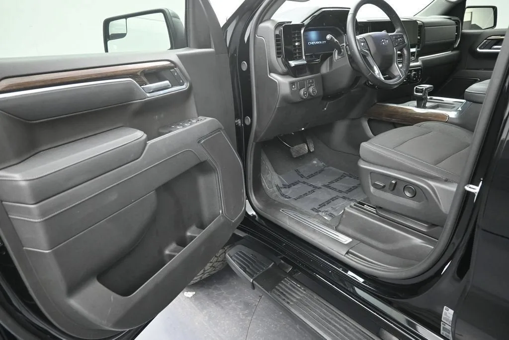 2026 Chevrolet Silverado 1500 RST photo 10
