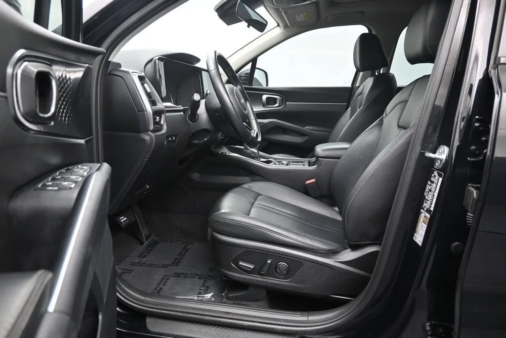 2023 Kia Sorento S photo 12