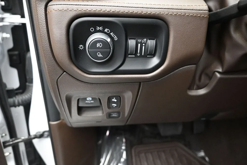 2025 RAM 1500 Limited photo 12