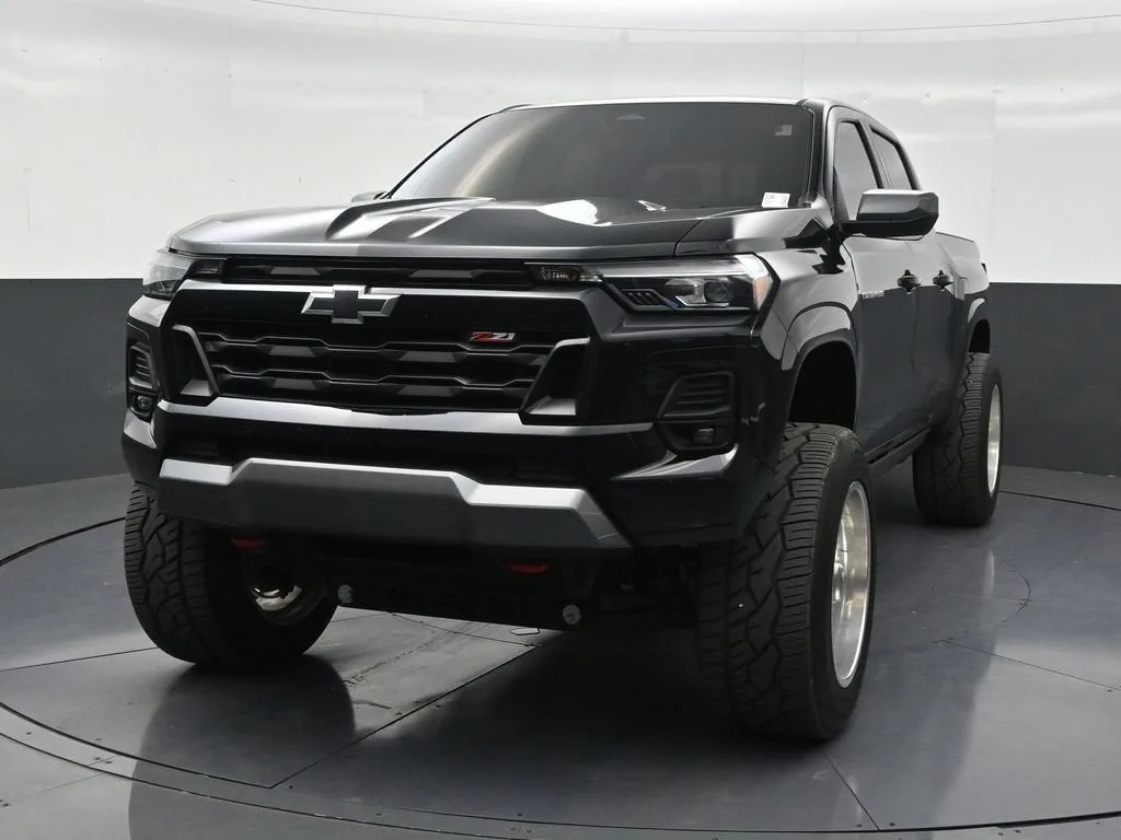 2025 Chevrolet Colorado Z71 photo 8