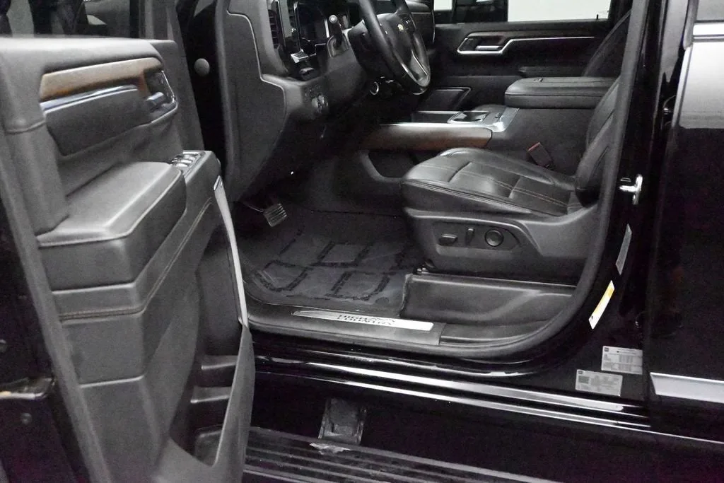 2024 Chevrolet Silverado 2500 HD High Country photo 10