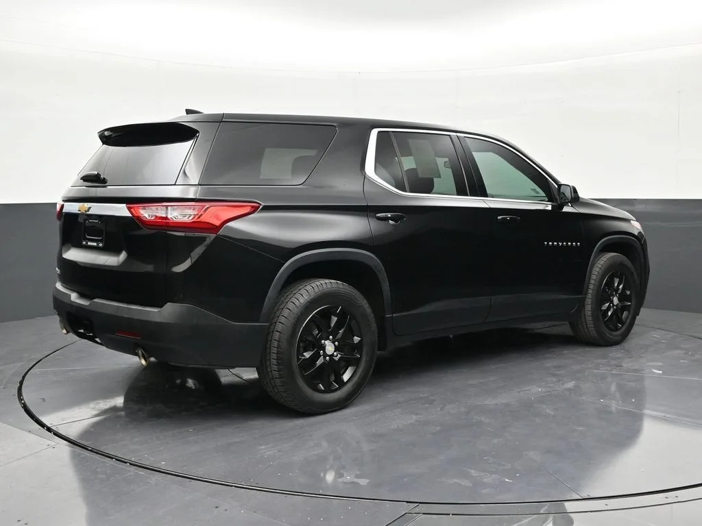 2021 Chevrolet Traverse LS photo 5