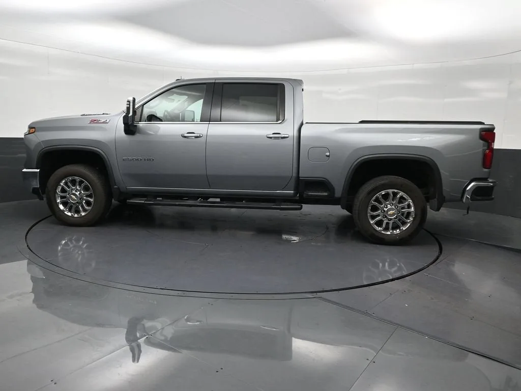 2024 Chevrolet Silverado 2500 HD LTZ photo 2