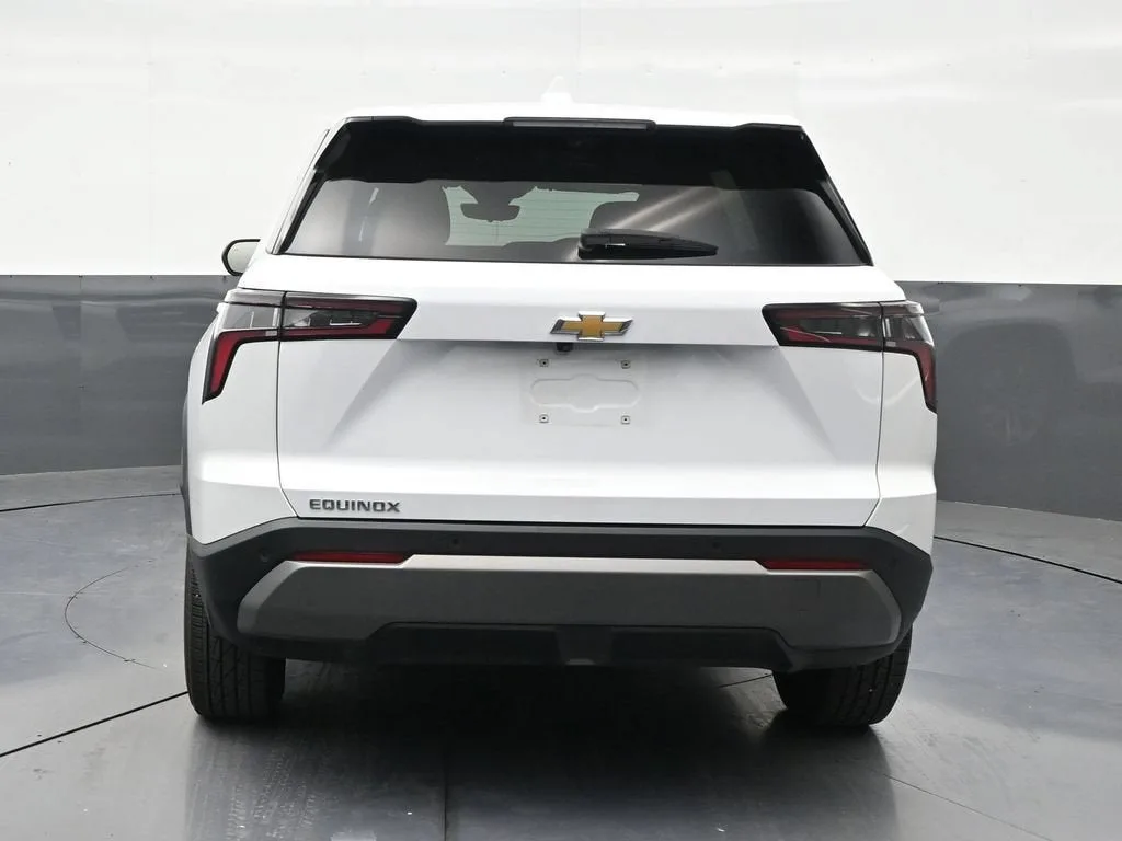 2025 Chevrolet Equinox LT photo 4
