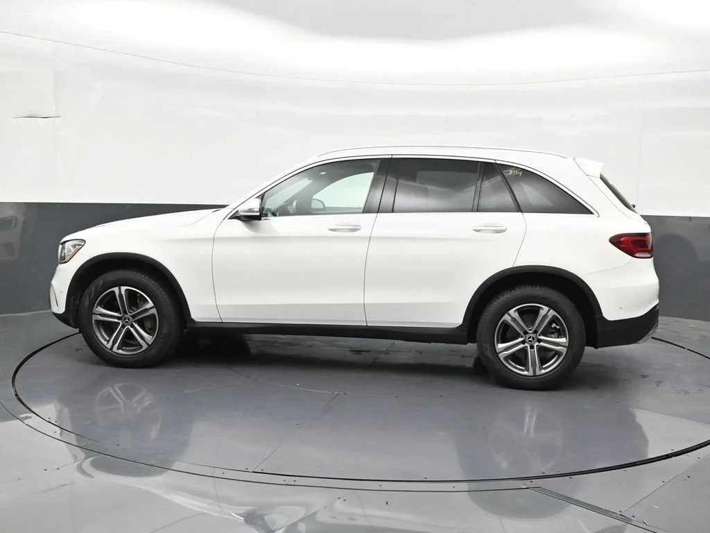 2021 Mercedes-Benz GLC 300 SUV photo 2