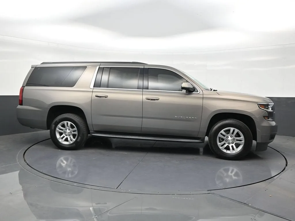 2019 Chevrolet Suburban LS photo 6