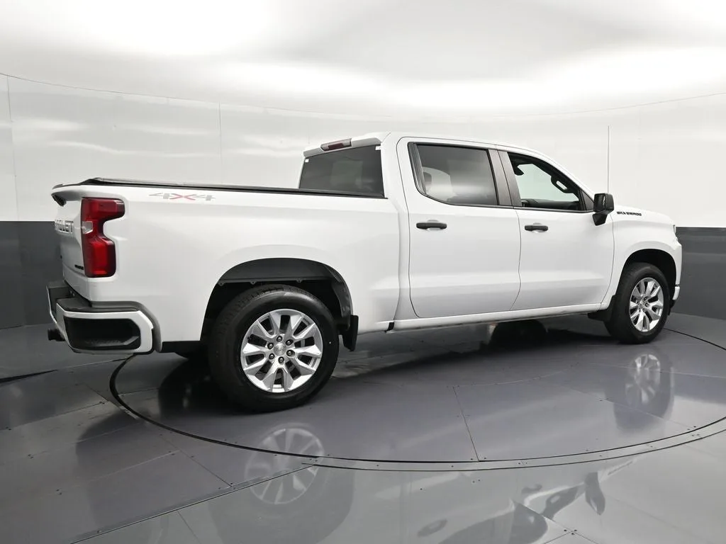 2020 Chevrolet Silverado 1500 Custom photo 3