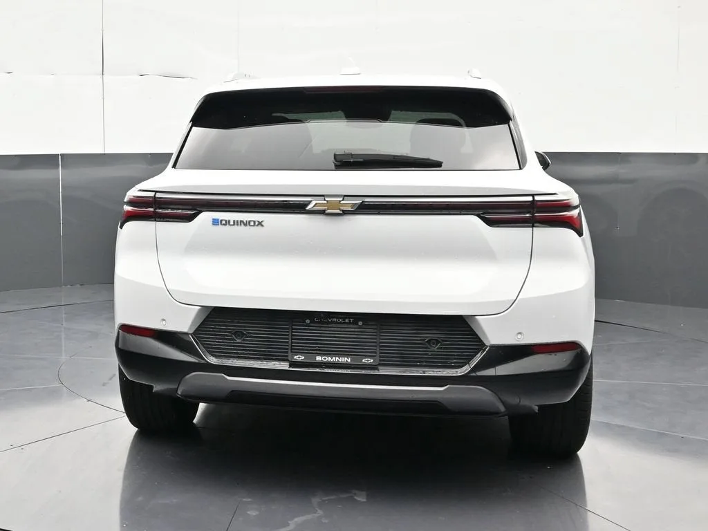 2025 Chevrolet Equinox EV LT photo 4