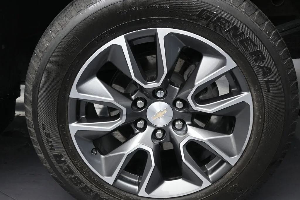 2024 Chevrolet Silverado 1500 LT photo 10