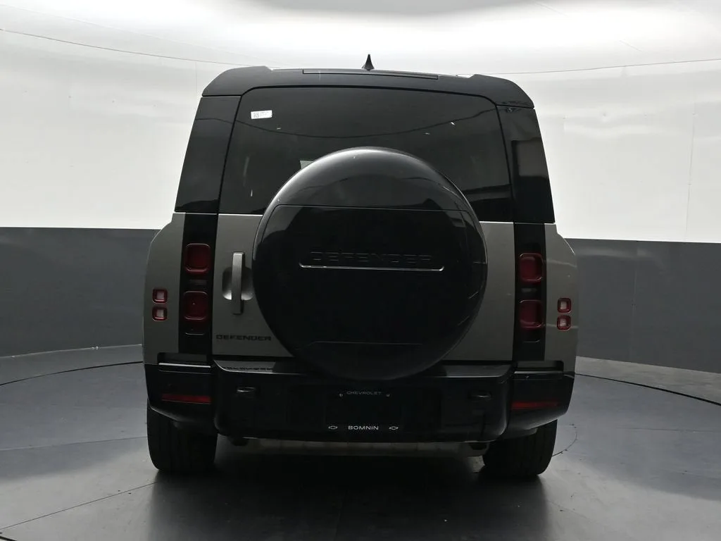 2024 Land Rover Defender X-Dynamic SE photo 4