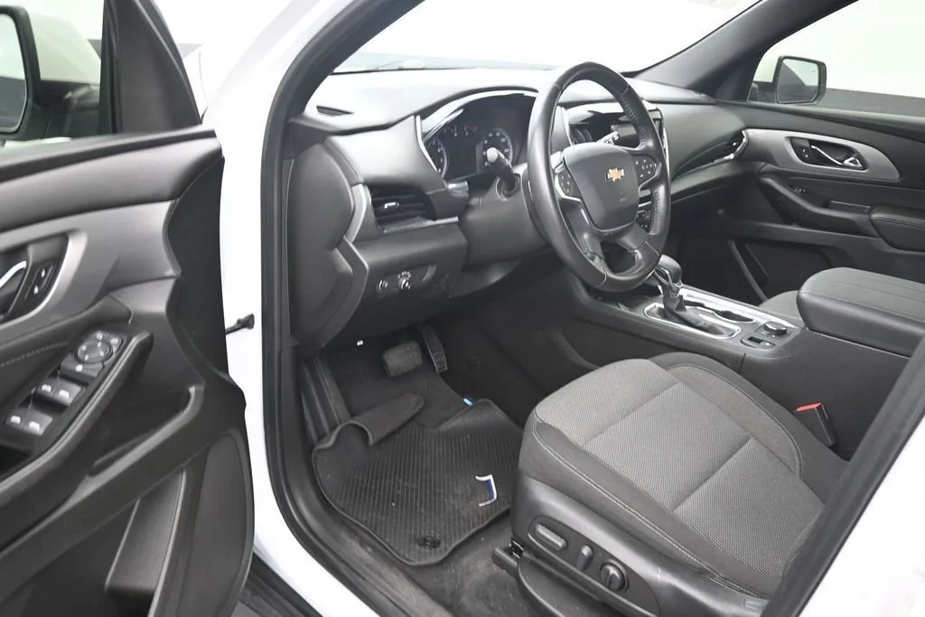 2022 Chevrolet Traverse LT Cloth photo 10