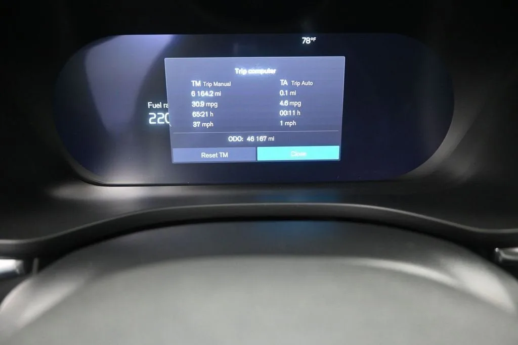 2024 Volvo XC60 Plus Dark Theme photo 10