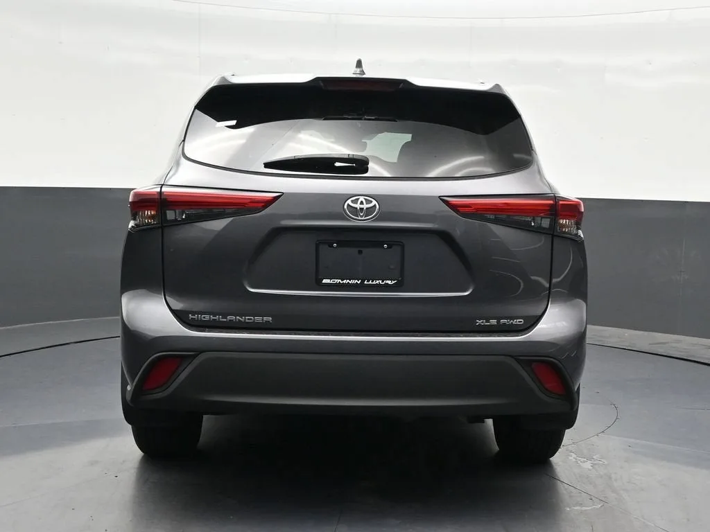 2021 Toyota Highlander XLE photo 4