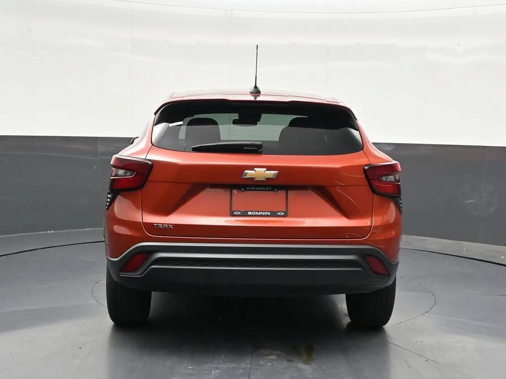 2024 Chevrolet Trax LS photo 4