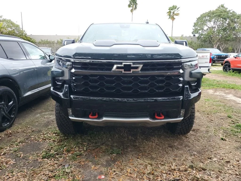 2025 Chevrolet Silverado 1500 ZR2 photo 2