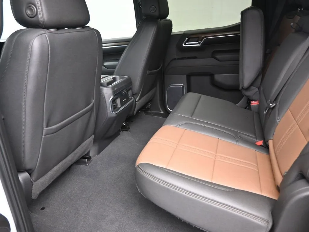 2023 Chevrolet Silverado 1500 High Country photo 11
