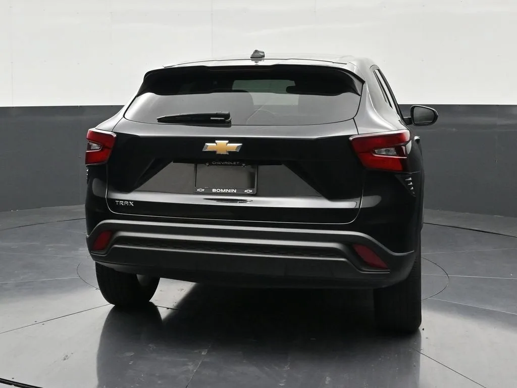 2024 Chevrolet Trax LS photo 4