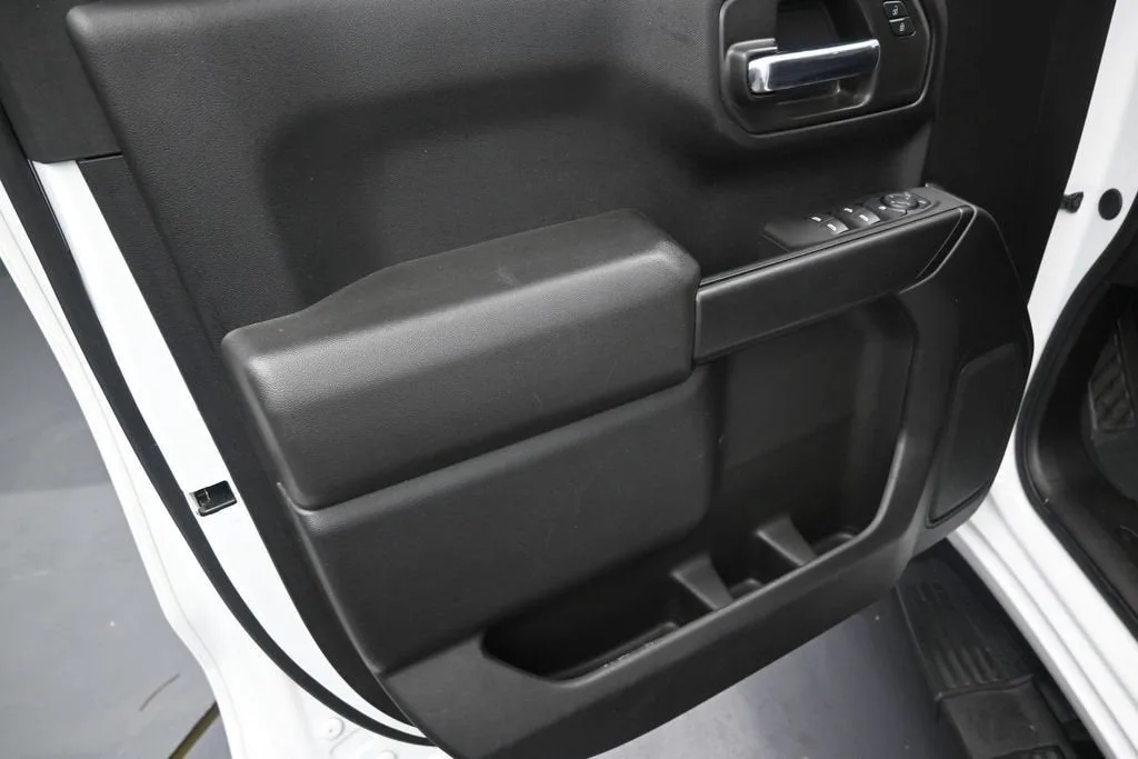 2024 Chevrolet Silverado 1500 Custom photo 11