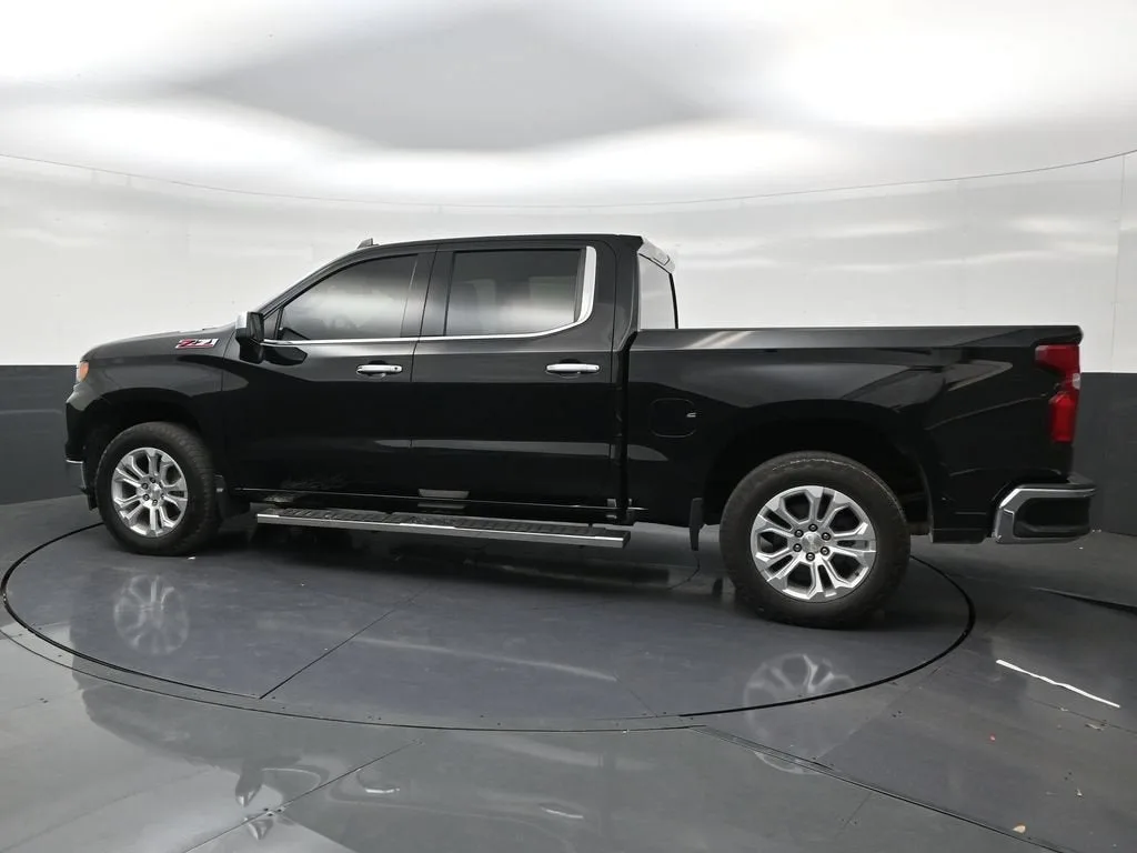 2023 Chevrolet Silverado 1500 LTZ photo 2