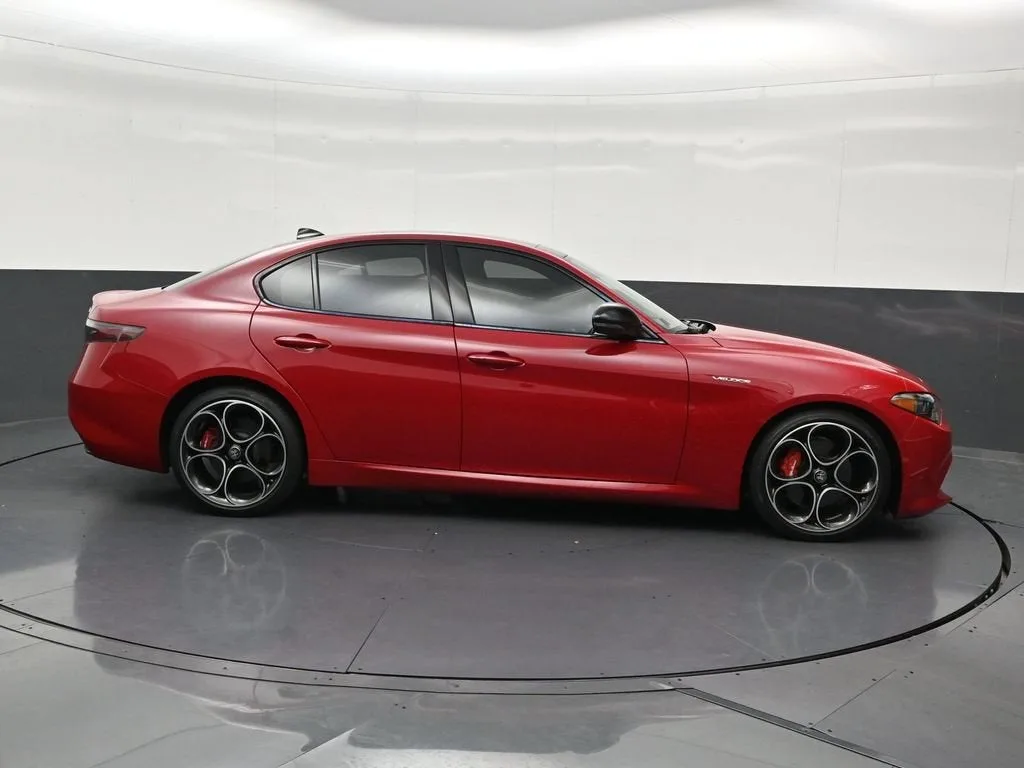 2025 Alfa Romeo Giulia RWD photo 7