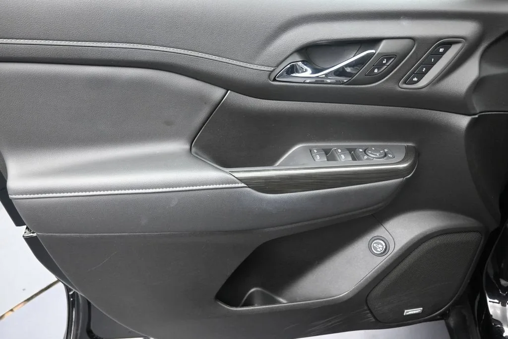 2023 GMC Acadia SLT photo 11