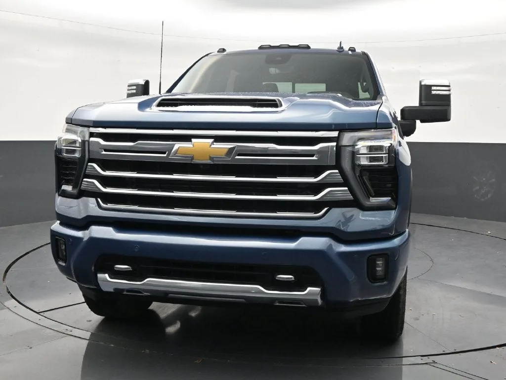 2025 Chevrolet Silverado 2500 HD High Country photo 8