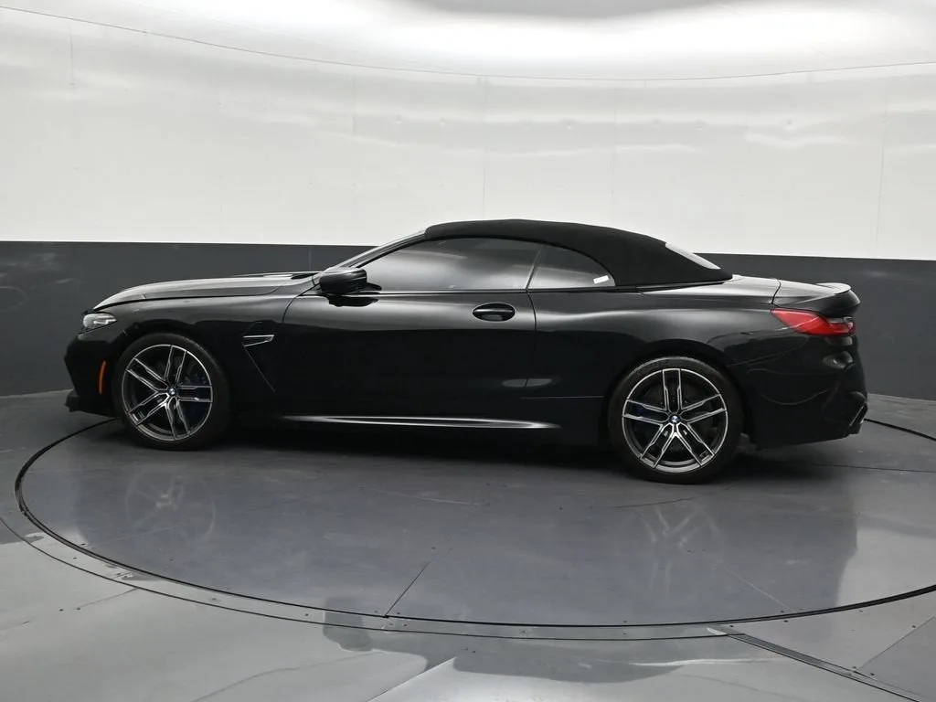 2020 BMW M8 2DR CONV photo 2