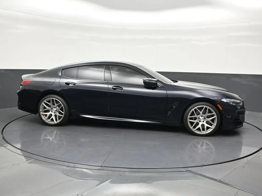 2025 BMW 8 Series M850i photo 7